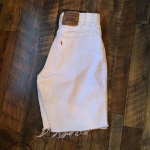 Vintage Levi’s 550 Cut Off Frayed Jean Shorts 30”W